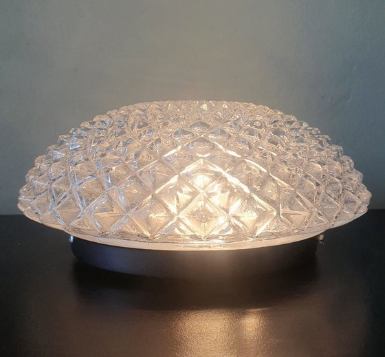 Image 1 of Bellissima lampada da soffitto/parete rotonda con rilievo di ananas, in stile Mid Century, realizzata in vetro fuso.