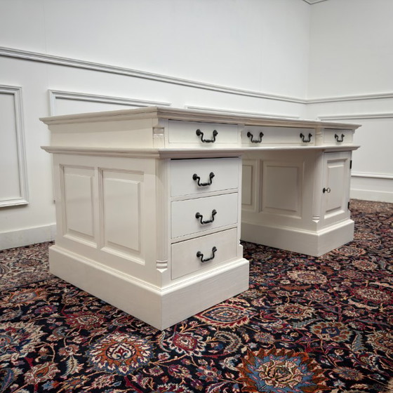 Klassiek Engels Wit Bureau – Leather, Metal (photo 5 of 20)