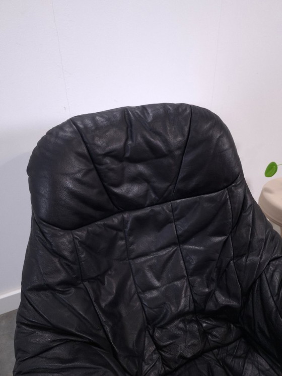 Image 1 of Sillón giratorio de piel negra H.W. Klein para Bramin de Dinamarca