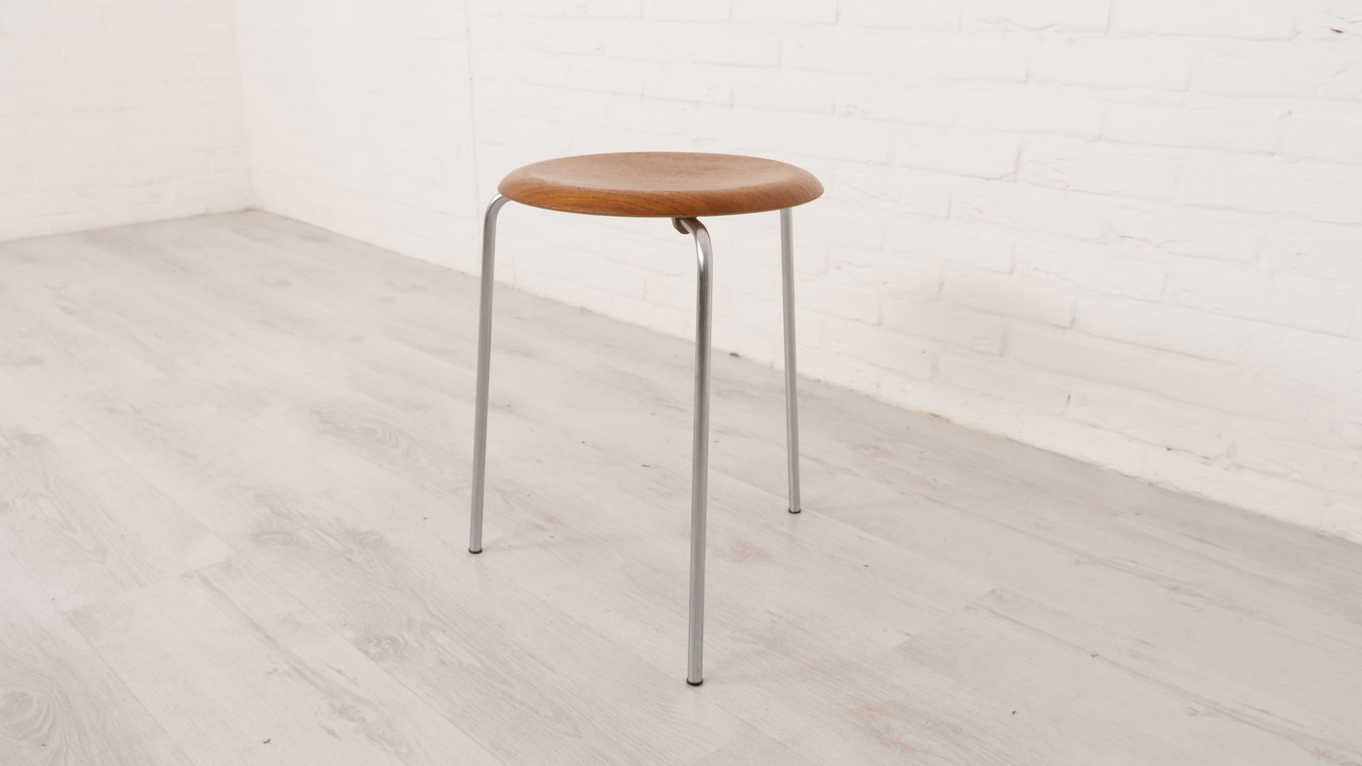 Stool Arne Jacobsen Fritz Hansen Dot Teak 415 Whoppah