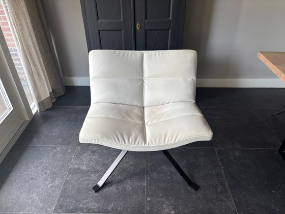 Label ecru swivel armchair – Leather (photo 2 of 5)