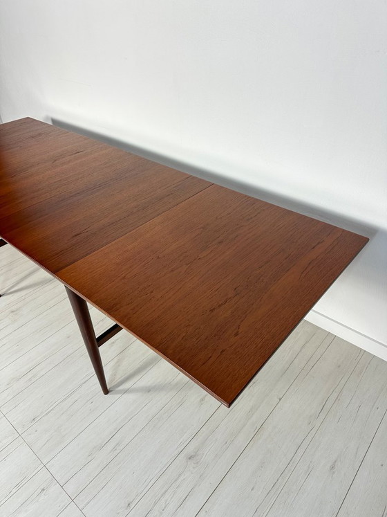 Image 1 of Uitschuifbare eettafel van Deens teakhout uit de jaren 60 – Grote minimalistische tafel in mid-century stijl met verlengstukken