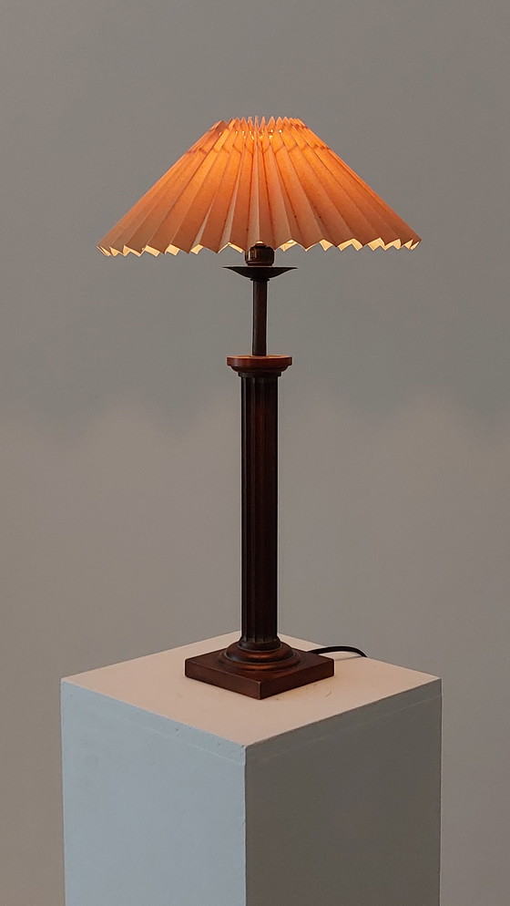 Image 1 of Lampada da tavolo vintage, lampada da comodino, decorazione a colonna, paralume plissettato in plastica