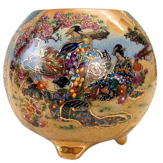 Chinese Satsuma-style Porcelain Koro with Geisha Decoration - circa – Decorative Objects, Gold (photo 2 of 10)
