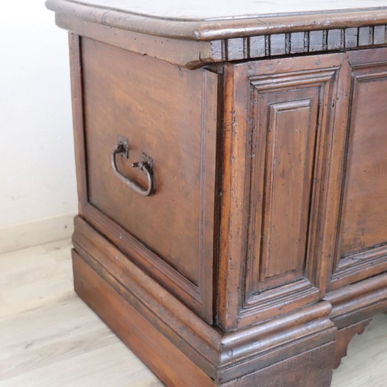 Antieke kist van massief walnotenhout, Italië, 17e eeuw – Ladekasten, Wood (photo 9 of 17)