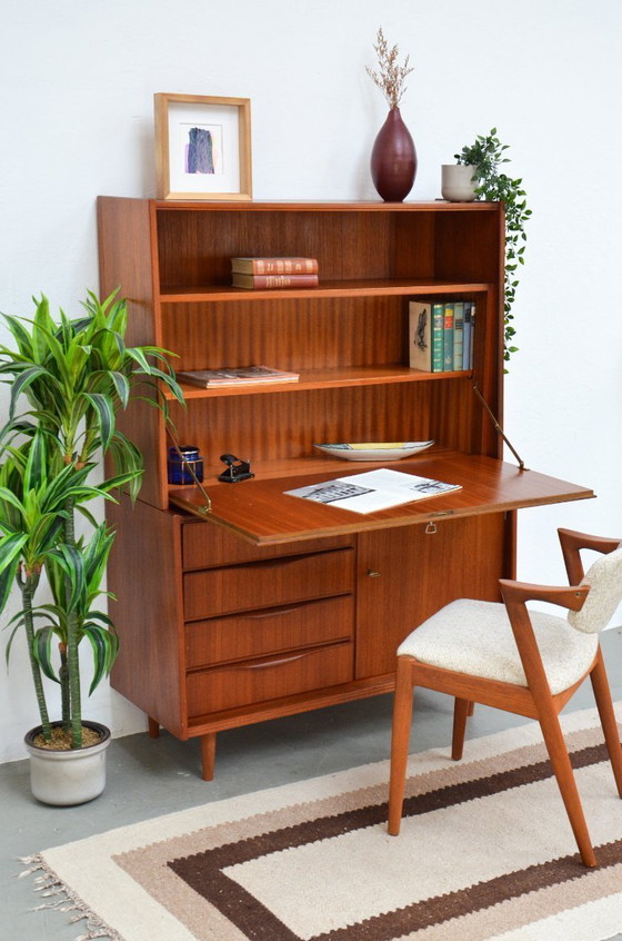 Image 1 of Vintage teakhouten secretair/dressoir/ladekast uit het midden van de vorige eeuw