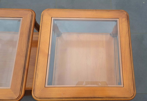 Image 1 of Set van 2 Klassieke Italiaanse Bijzettafels / Salontafels (60x60 cm) – Hout & Glas