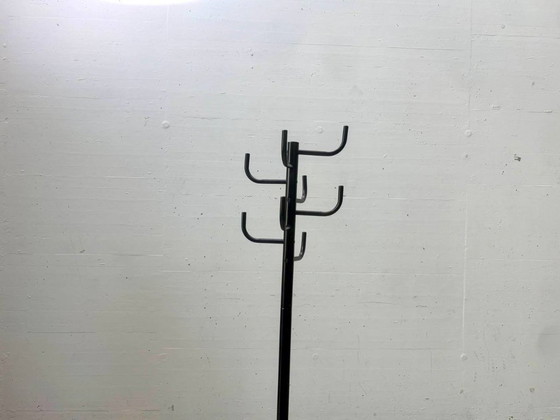 Perchero posmoderno de tubo de acero negro, años 90 – Metal, Vintage (photo 11 of 13)