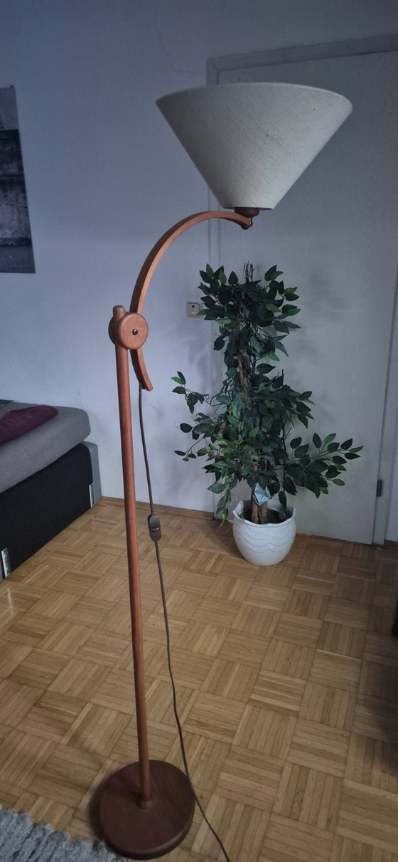 Image 1 of Schöne Teak - Stehlampe in wunderbarem dänischem, skandinavischen Design. Hersteller Domus in den 60er/70er Jahren. Ausführung G