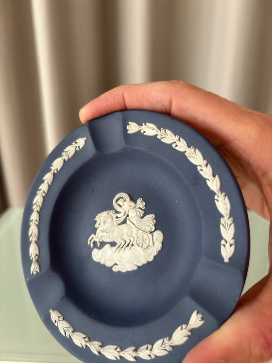 Cendrier Wedgwood Jasperware, céramique bleue et blanche, Accessoires de table, Klassiek (photo 3 sur 5)