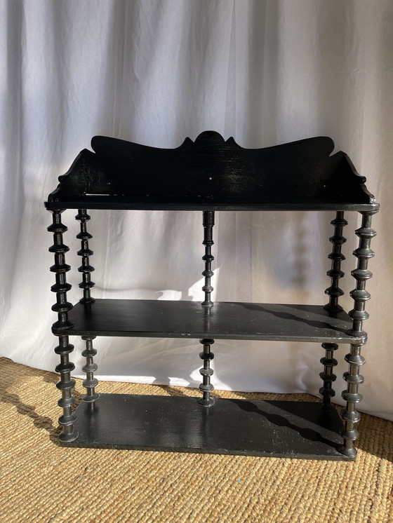 Image 1 of Vintage gedraaide houten volkskunst spoelhouder