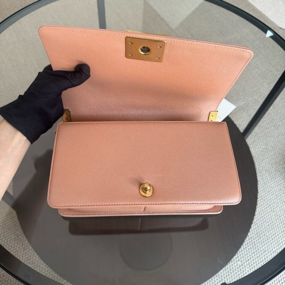 Image 1 of Chanel Boy Medium - 25 cm, cuir de veau matelassé, finitions dorées, collection 20