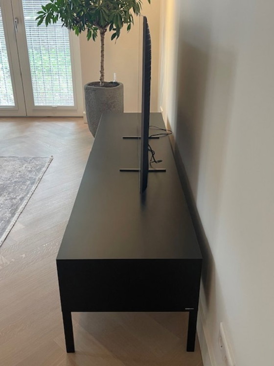 Image 1 of Roche Bobois KEEEN Mobile TV (LxPxH 200x49x43cm) - colori Nero e Blu Prussia