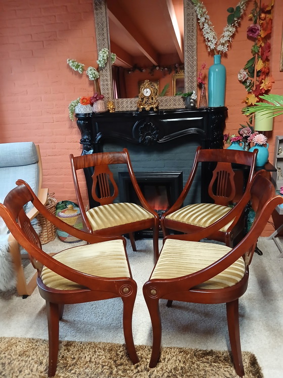 Set di quattro sedie da pranzo classiche a forma di gondola – Velvet, Wood (photo 5 of 15)