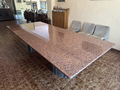 Monumental Brutalist Dining Table in Rosa Porrino Granite & Cast Aluminum by Max Papiri – eettafels, Marble (photo 2 of 9)