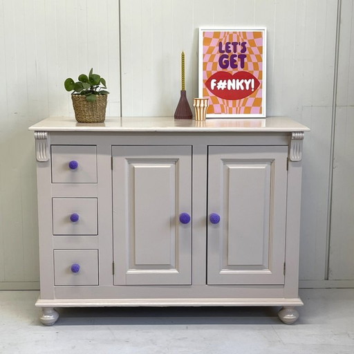 Restyle solid dresser/commode sand & HK living knobs