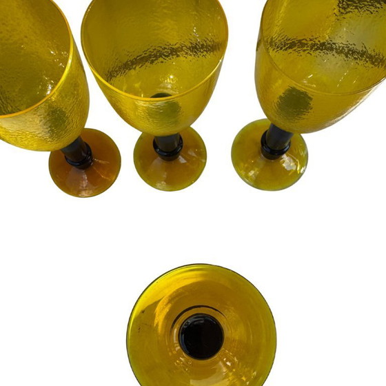 Image 1 of Ensemble de 5 verres Vintage jaune et bleu cobalt - style Memphis - ca. 1980 - Probablement Kosta Boda