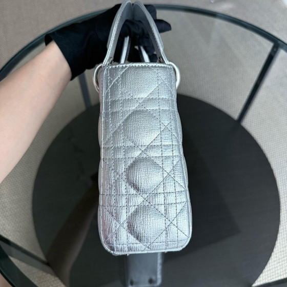 Image 1 of DIOR DONNA PICCOLO - PELLE DI VITELLO METALLIZZATA CANNAGE, ARGENTO, FERRAMENTA ARGENTO