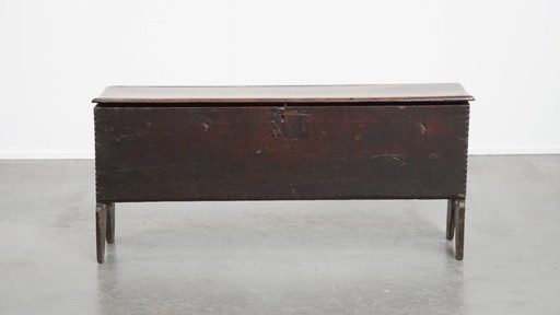 Coffre ancien en chêne anglais du XVIIe siècle