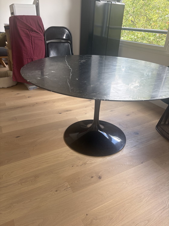 Knoll Saarinen Round Table Signed Black Marble – Aluminium (photo 4 of 6)