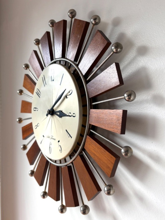 Beautiful vintage MCM Seth Thomas starburst sunburst wall clock 60s – Wood (photo 4 of 8)