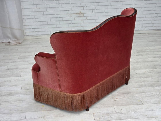 Image 1 of Divano danese a 2 posti, anni '50, velluto rosa salmone, legno di frassino.