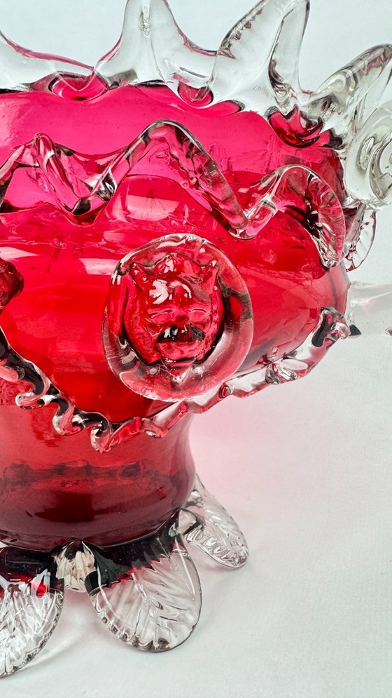 Image 1 of Grande centrotavola in vetro rosso rubino e cristallo applicato, decorato con maschere, XX secolo