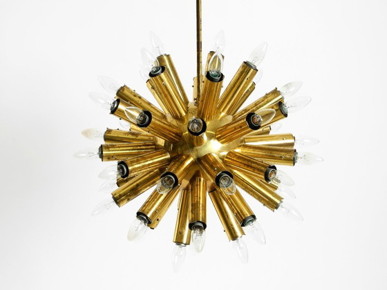 Image 1 of Lámpara de techo XXL de latón, estilo espacial, de los años 60, de J.T. Kalmar, con 43 brazos | 66 cm | 26"