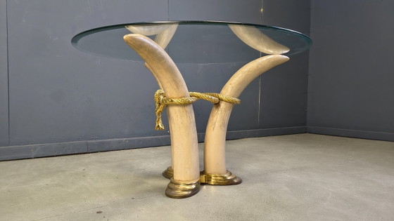 Image 1 of Table basse ou table d'appoint vintage en faux ivoire, dans le style de Valenti, années 1970