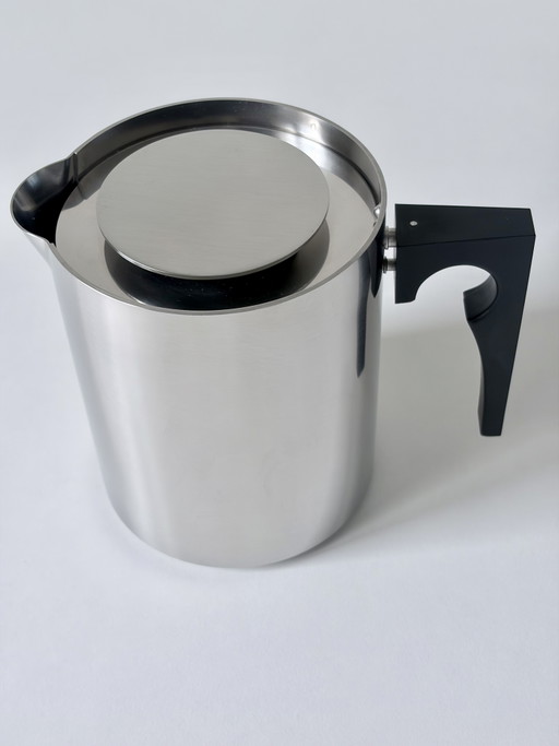 Stelton (Heet)waterkan van Arne Jacobsen.