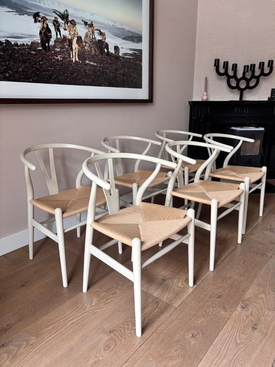 Image 1 of Wishbone Carl Hansen 6 piezas color Cebada