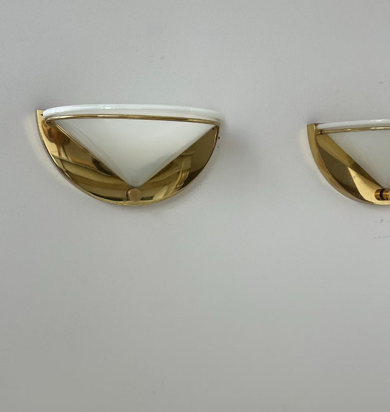 Image 1 of Coppia di applique vintage, ottone e vetro opalino, Italia 1970
