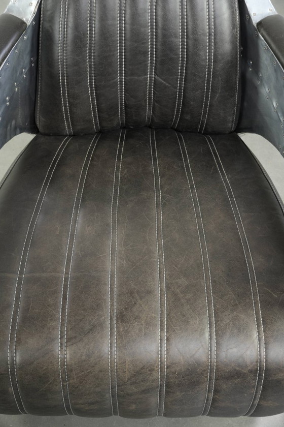 Image 1 of Fauteuil/robinet de style aviateur unique et confortable en cuir de vachette, finitions aluminium et rivets
