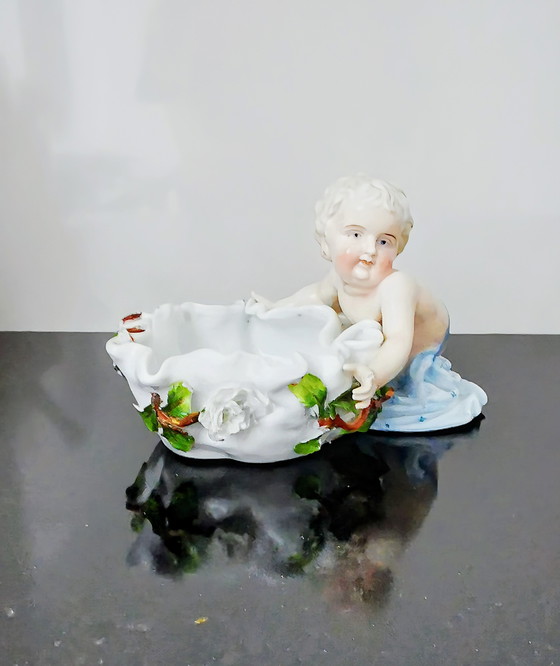 Image 1 of Plaue Thüringen Von Schierholz, superbe hand modeled porcelain Round bowl