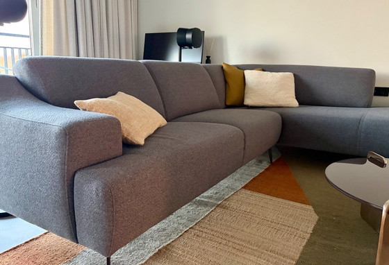 Image 1 of Sofá esquinero Montel Turner - Gris oscuro - 255 x 210 - Mayo de 2023