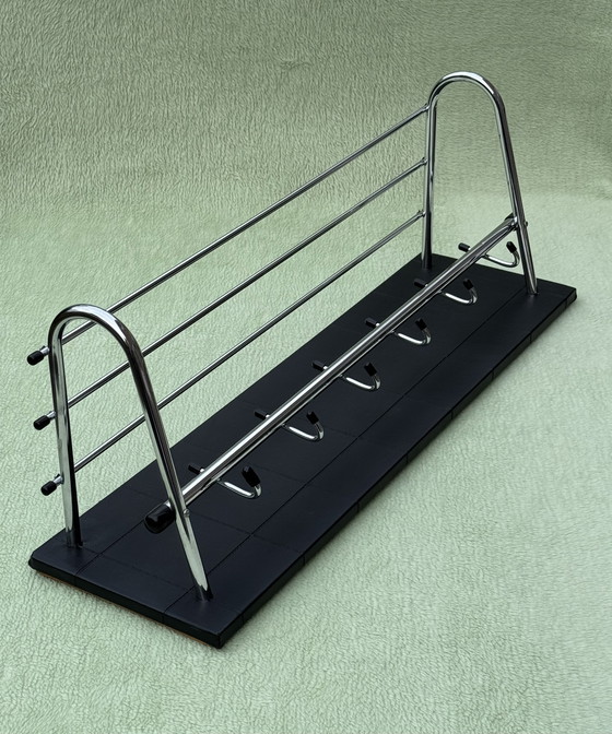 Image 1 of Seltene, ikonische Wandgarderobe aus den Sechzigerjahren | Verchromtes Rohrgestell | Sammlerwert & Museumszustand