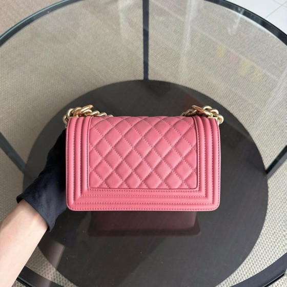 Image 1 of Chanel Boy Small – 20 cm, gestepptes Kalbsleder, roségoldene Beschläge, Serie 28