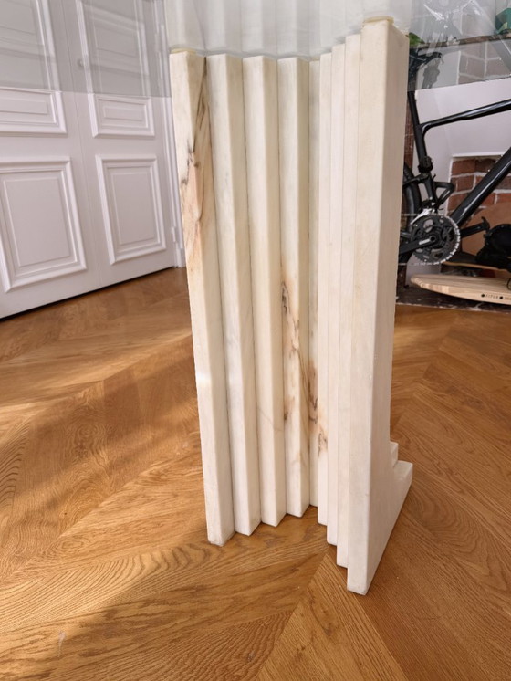 Image 1 of White marble dining table - in the style of Carlo Scarpa's Samo model (1970s, Italy)