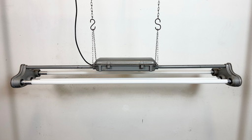 Lámpara colgante industrial gris de tubo de Polam Gdansk, década de 1970