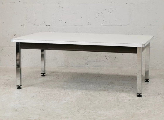 Image 1 of Mesa de centro con base de acero cromado