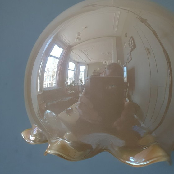 Image 1 of Vintage opaline hanglamp in kelkvorm met parelmoer glans. 