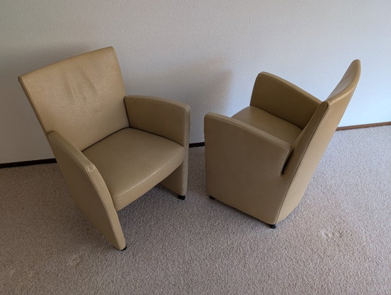Image 1 of Deux fauteuils en cuir à roulettes, couleur crème, Longlife Valdalpone