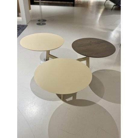 Leolux Nifea coffee table