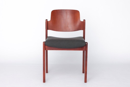 Silla apilable vintage Lübke, diseño alemán de los años 70, madera de haya oscura y tapizado mostaza