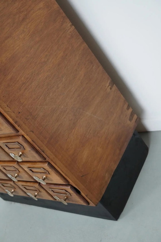 Image 1 of Vintage Duitse eiken apothekers- / spaarkast, jaren 1950