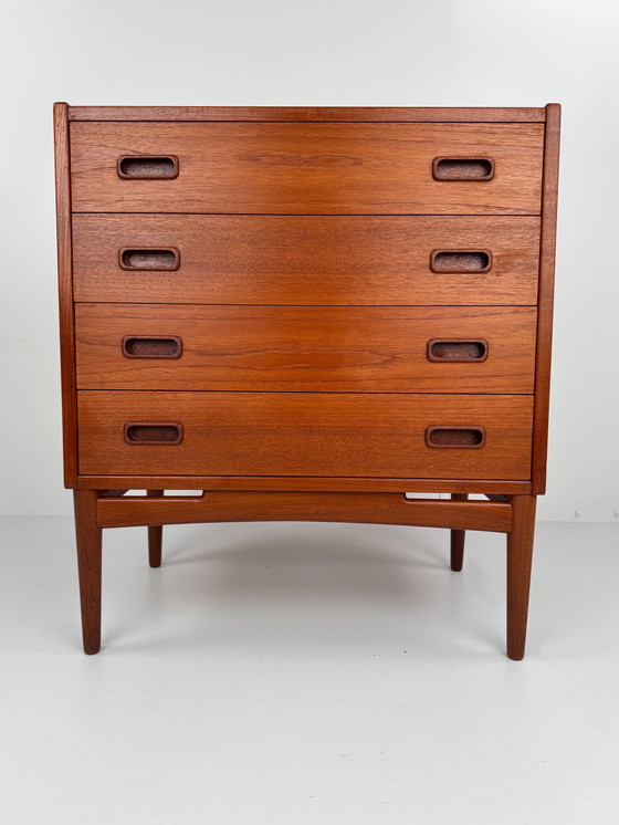 Image 1 of Deense teakhouten ladekast van Mogens Kold Møbelfabrik – verfijnd ontwerp uit het midden van de eeuw