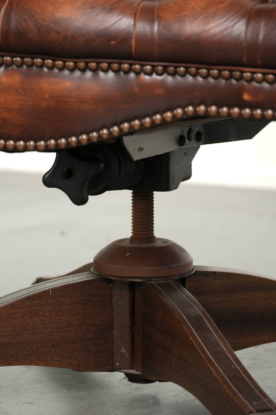 Sedia da ufficio Chesterfield di lusso in pelle bovina inglese, girevole e reclinabile con bottoni, colori (photo 14 of 15)