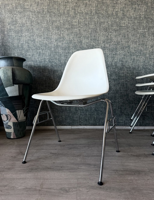 8 sedie laterali in plastica Vitra Eames RE DSS – Charles & Ray Eames