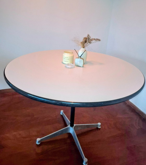 Image 1 of Table segmentée Vitra Eames