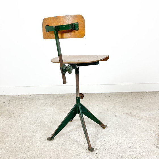 Industrial stool with wooden seat and backrest, green, Sormel, Office chairs, Metal, Brown, Vintage (photo 8 of 11)
